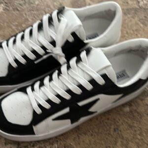 Steve Madden Black and White Sneakers for Everyday Style